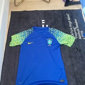 nike the shirt, size small in mens and the color is blue with a greenish yellow